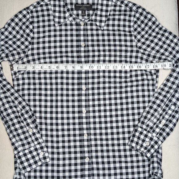 Banana Republic Black and White Plaid Flannel Button Down - Picture 5 of 6